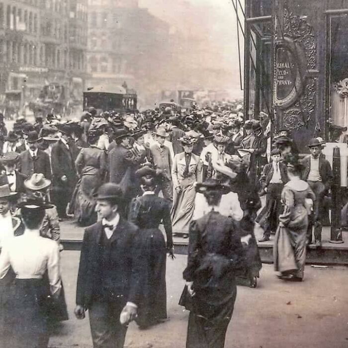 The Crowds On State Street, Chicago, 1895