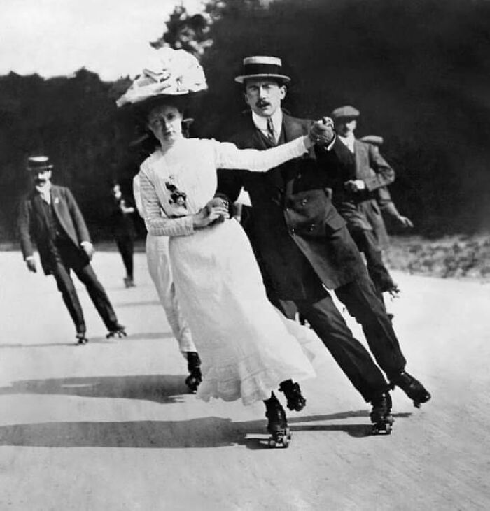 Pareja patinando. Berlín, 1905
