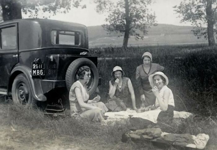 Four Fashionable Ladies Enjoying A Picnic In The Countryside. July 10, 1932