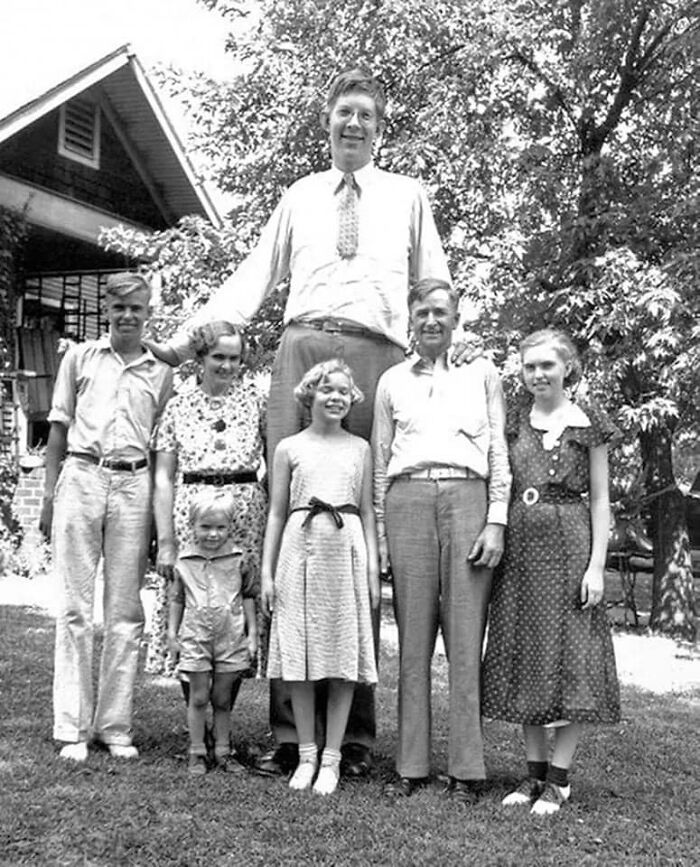 Robert Wadlow, el hombre más alto de la historia, con su familia en 1935