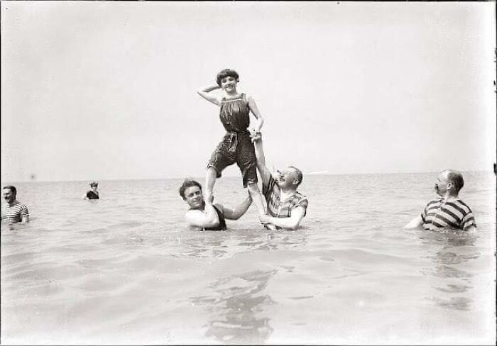 People Swiming, 1910