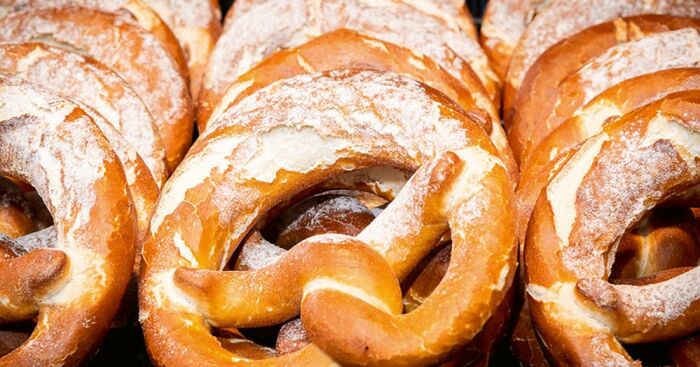 Hey Pandas, What’s Your “Travel Snack” Classic? (Closed)