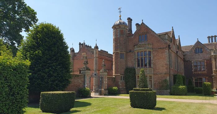 Discover The History And Beauty Of Charlecote Park, Warwickshire (6 Pics)