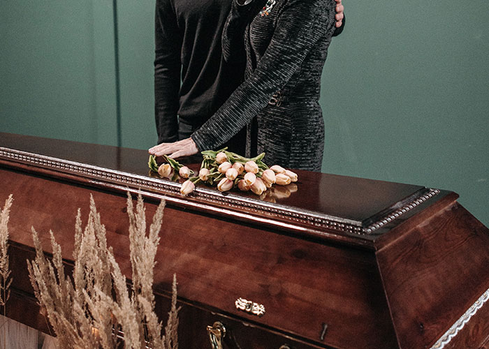 Couple At Breaking Point After Horrid Accident: “I'm Making Her Choose Between Me And The Kids” Couple At Breaking Point After Horrid Accident: “I'm Making Her Choose Between Me And The Kids”