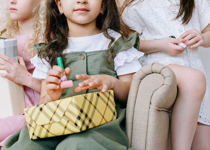 “I Simply Left”: Guy’s Wholesome Birthday Gift For Niece Makes Him An Unwelcome Guest “I Simply Left”: Guy’s Wholesome Birthday Gift For Niece Makes Him An Unwelcome Guest