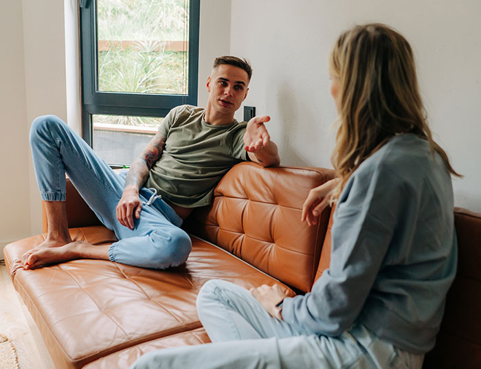 Guy Asks If He Was A Jerk For ‘Silencing’ His GF, The Internet Gives Him A Reality Check About Her Guy Asks If He Was A Jerk For ‘Silencing’ His GF, The Internet Gives Him A Reality Check About Her