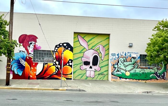 Jingletown, Oakland, Ca - Artist Community Neighbourhood. Murals/Mosaics Everywhere