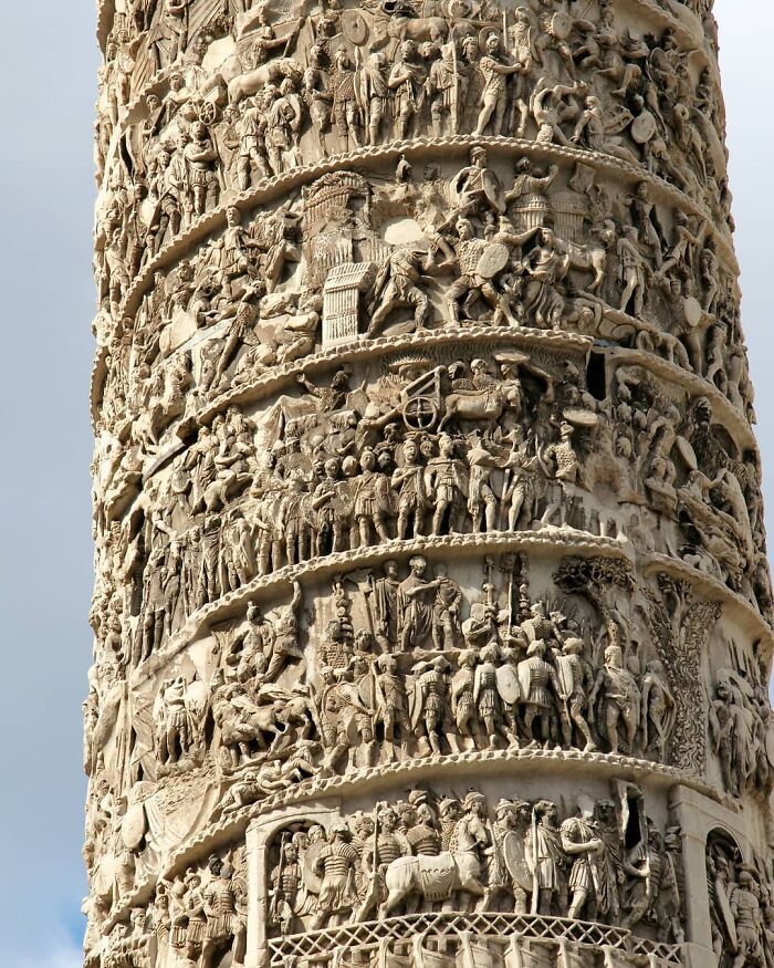 The Column Of Marcus Aurelius, Located In Rome, Italy, Is A Remarkable Historical Monument That Depicts Various 𝚋𝚊𝚝𝚝𝚕𝚎 𝚜𝚌𝚎𝚗𝚎𝚜 And Narratives From The Roman Emperor Marcus Aurelius' 𝚖𝚒𝚕𝚒𝚝𝚊𝚛𝚢 Campaigns. It Is Situated In The Piazza Colonna, In Close Proximity To The Palazzo Chigi