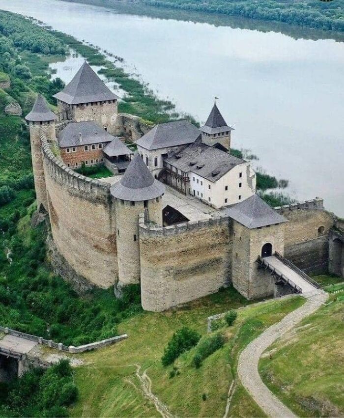 Khotyn Fortress Is A Fortress Of The 10th-18th Centuries Located In The City Of Khotyn, Ukraine. Founded 1325 Construction 1250 - 1340s Status State Historical And Architectural Reserve
