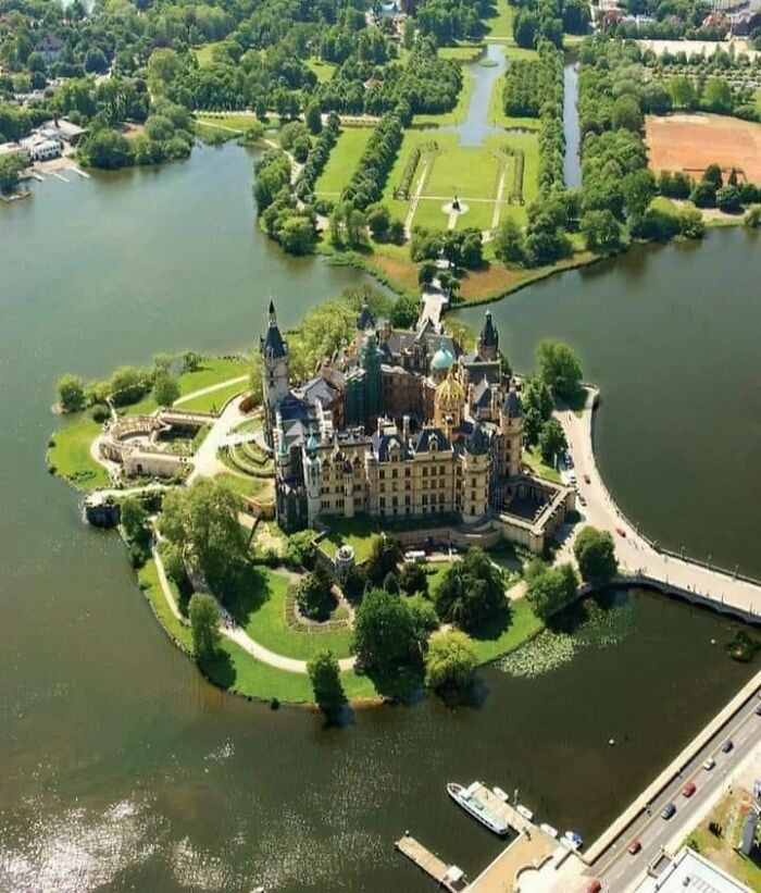 Schwerin Castle, Is A Schloss Located In The City Of Schwerin, The Capital Of Mecklenburg-Vorpommern State, Germany. It Is Situated On An Island In The City's Main Lake, Lake Schwerin