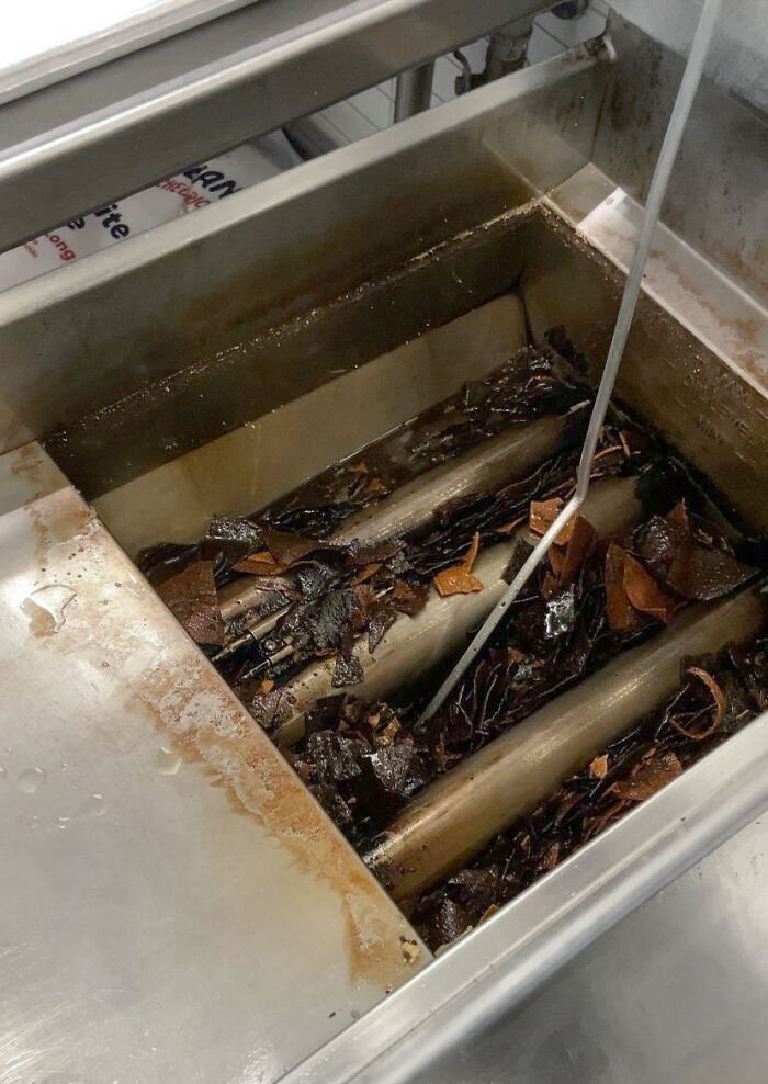 I Spent Like Two Hours Trying To Completely Clean This Nasty Fryer, As Everybody Else Only Does It Partially Or Doesn't Even Do It At All