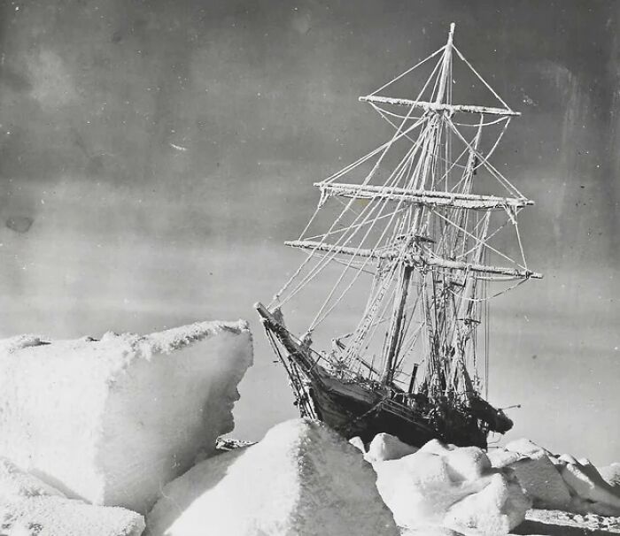 El barco Endurance atrapado para siempre en el hielo de la Antártida, 1915