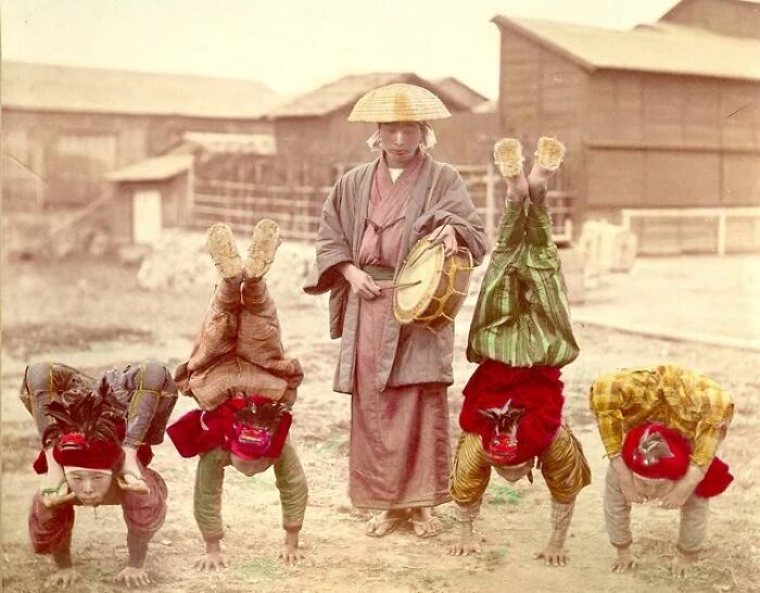 Acróbatas en Japón, 1900 aprox.
