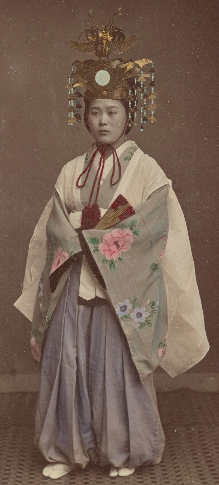 Mujer con un elaborado tocado, Japón. 1870-90