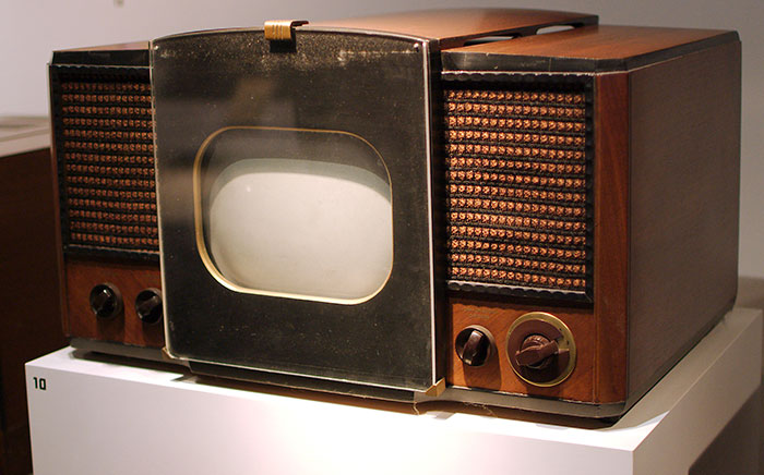The First Mass-Produced TV Set And Was Sold In 1946 And 1947