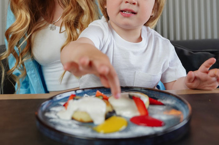 Sister Refuses To Let Widowed Brother Use The "Dead Wife Card" Anymore, Takes His 3 Kids Away Sister Refuses To Let Widowed Brother Use The "Dead Wife Card" Anymore, Takes His 3 Kids Away