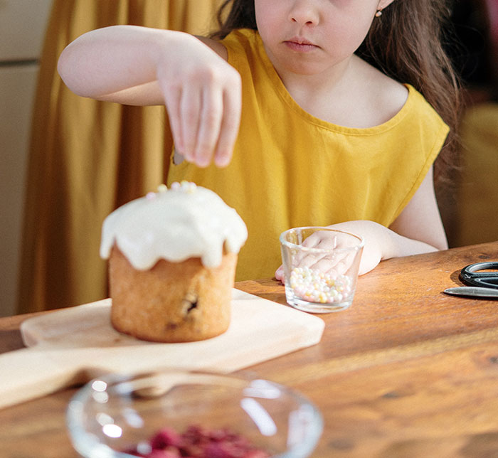 Relative Thinks 9-Year-Old “Shouldn’t Expect Payment” For 75 Cupcakes, Gets Called Out By Mom