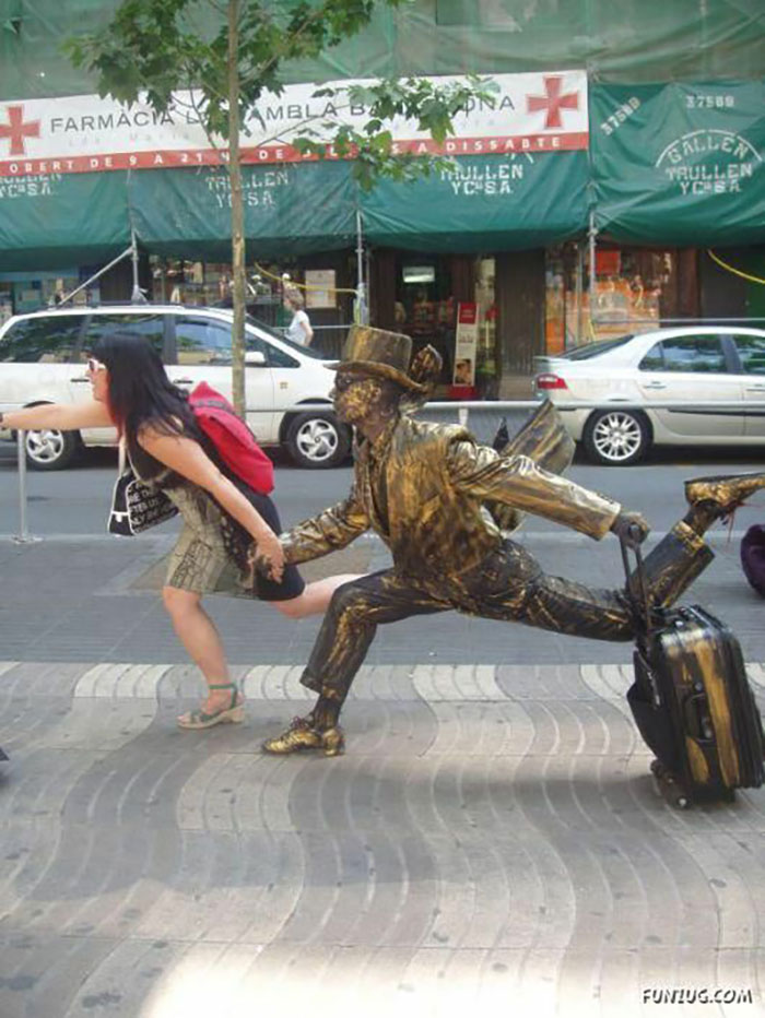 50 People Who Made The Absolute Most Of A Photo With A Statue And Ended Up Online
