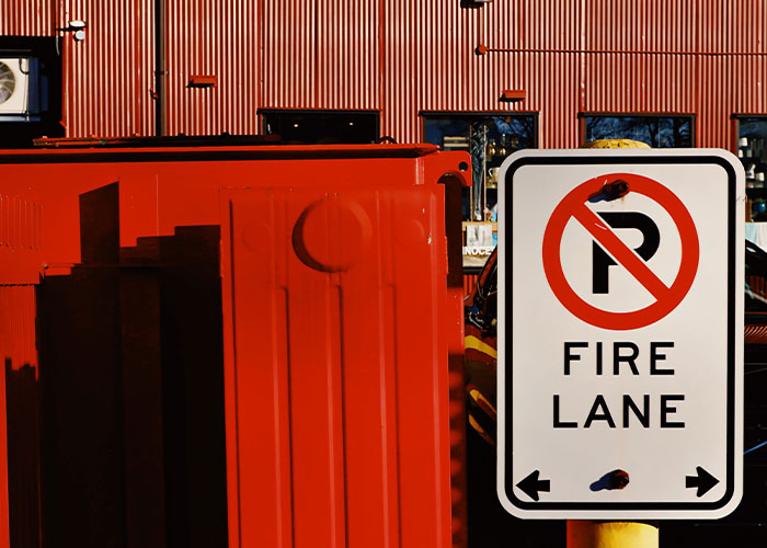 “What's Something Subtle That Instantly Gives You Bad Vibes About Someone?” (40 Answers)