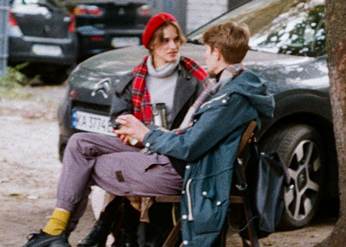 “What's Something Subtle That Instantly Gives You Bad Vibes About Someone?” (40 Answers)