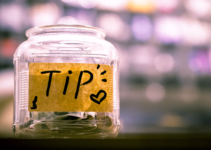 Woman Goes Viral After Revealing Why She Stopped Tipping In The US Woman Goes Viral After Revealing Why She Stopped Tipping In The US