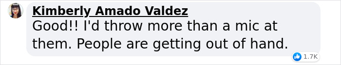 Cardi B Was Splashed By A Drink Thrown By Fan While She Was Performing, So She Fought Back Cardi B Was Splashed By A Drink Thrown By Fan While She Was Performing, So She Fought Back