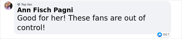 Cardi B Was Splashed By A Drink Thrown By Fan While She Was Performing, So She Fought Back Cardi B Was Splashed By A Drink Thrown By Fan While She Was Performing, So She Fought Back