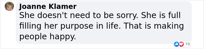 Crowd Can’t Stop Laughing At Dog Frolicking In A Fountain Crowd Can’t Stop Laughing At Dog Frolicking In A Fountain