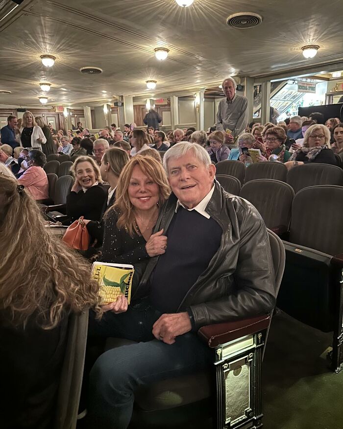 Marlo Thomas Recently Posted This Wonderful Window Into She And Phil's Life...'on The Town For Our 43rd Anniversary. A Matinee And Then Dinner! A Happy Celebration! ❤️' What A Wonderful Photo!!