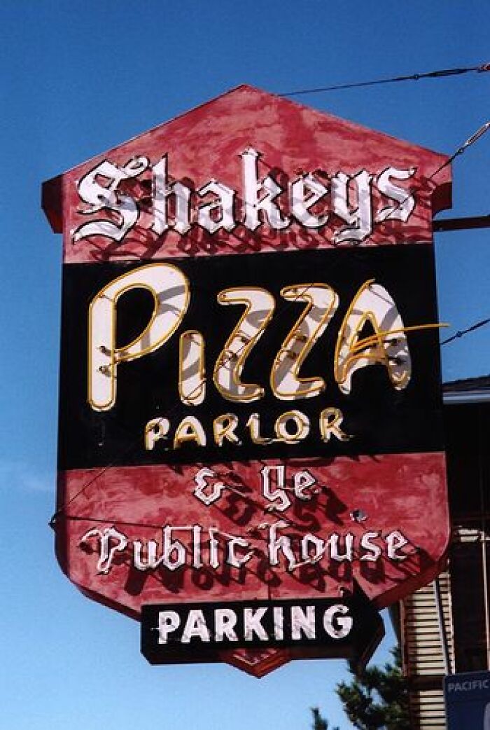 Shakeys Pizza