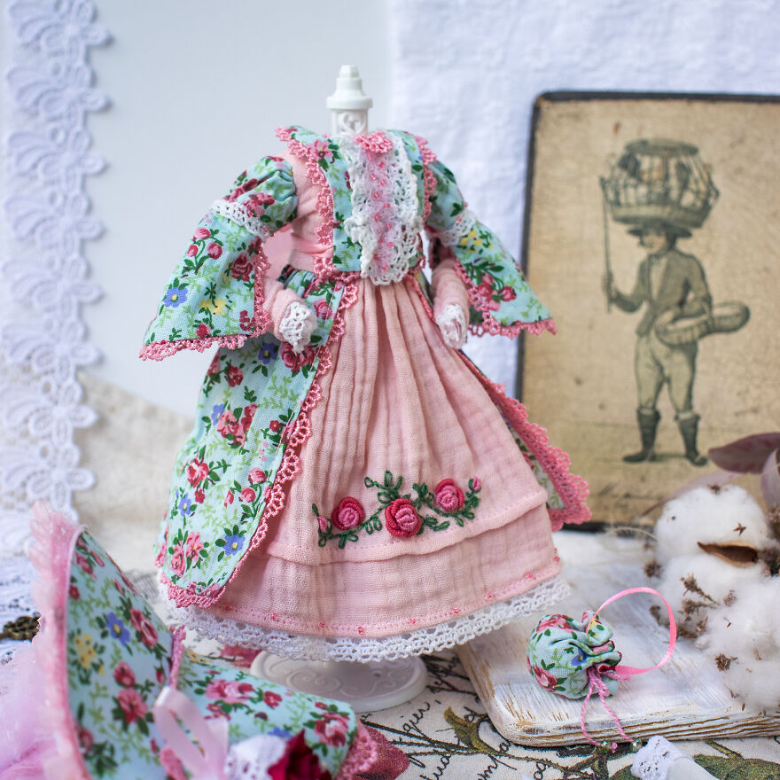 Here Are Some Of My Hand Made Dresses For Dolls (5 Pics)