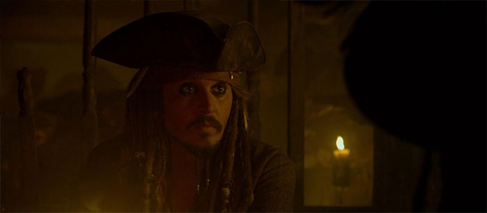 Jack Sparrow looking at the mirror 