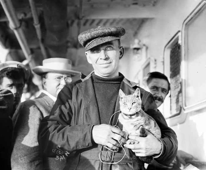 Melvin Vaniman And Kiddo, The Cat That Would Survive An Airship Crash. 1910