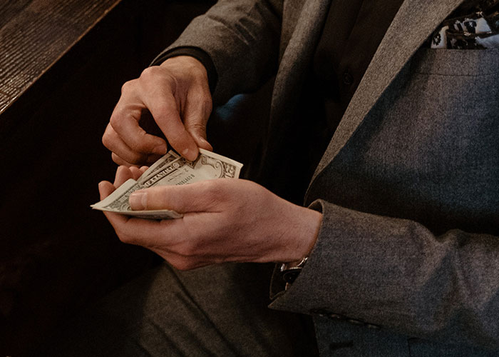 Couple Takes Back $50 Tip After The Waiter Complains It’s Not Enough Couple Takes Back $50 Tip After The Waiter Complains It’s Not Enough