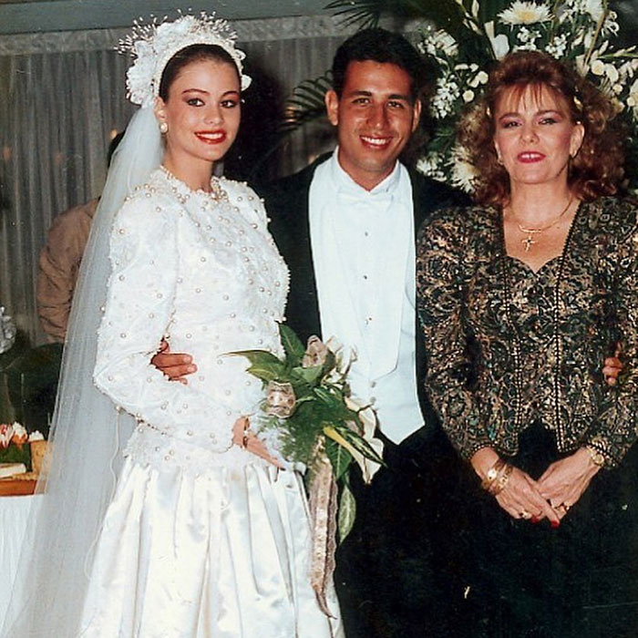 Sofía Vergara Breaks Up With Husband, Fans Suspect Something Was Up Sofía Vergara Breaks Up With Husband, Fans Suspect Something Was Up