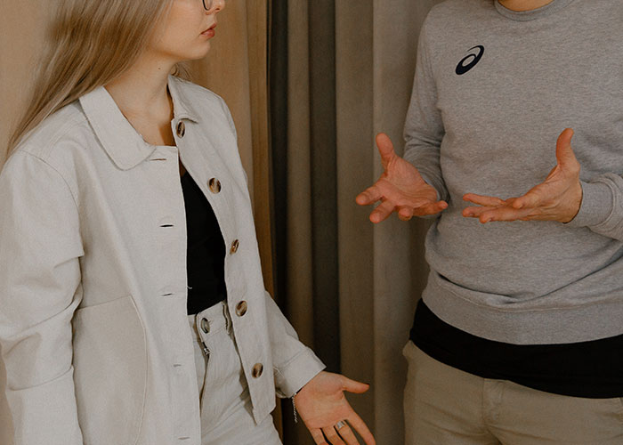 Friends Beg Woman To Break It Off With Man Earning 10 Times Less Than Her Friends Beg Woman To Break It Off With Man Earning 10 Times Less Than Her