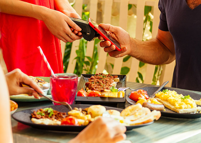 Friends Beg Woman To Break It Off With Man Earning 10 Times Less Than Her Friends Beg Woman To Break It Off With Man Earning 10 Times Less Than Her