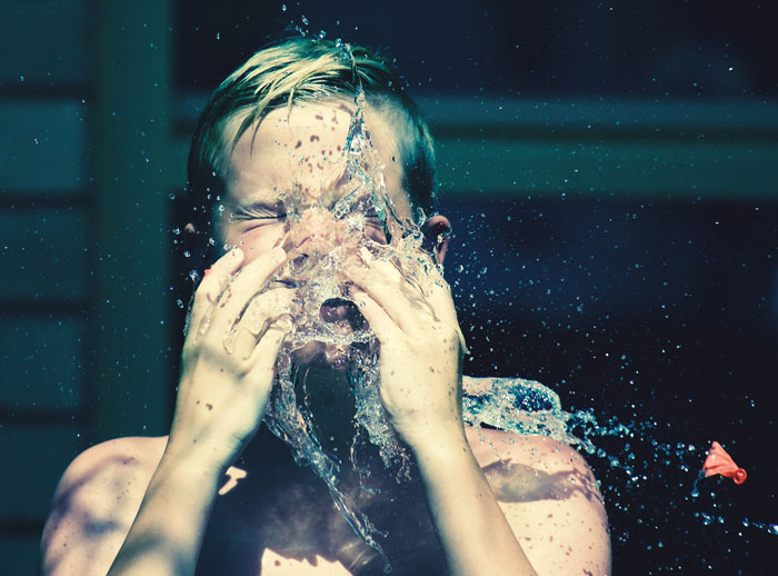 Man Sprays His Bratty Niece With A Hose After She Wouldn’t Stop Throwing Water Balloons At His Kid Man Sprays His Bratty Niece With A Hose After She Wouldn’t Stop Throwing Water Balloons At His Kid