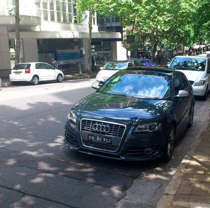 Woman Happens To Be In The Right Place At The Right Times When She Sees Her “Unfixable” Car In Town Woman Happens To Be In The Right Place At The Right Times When She Sees Her “Unfixable” Car In Town
