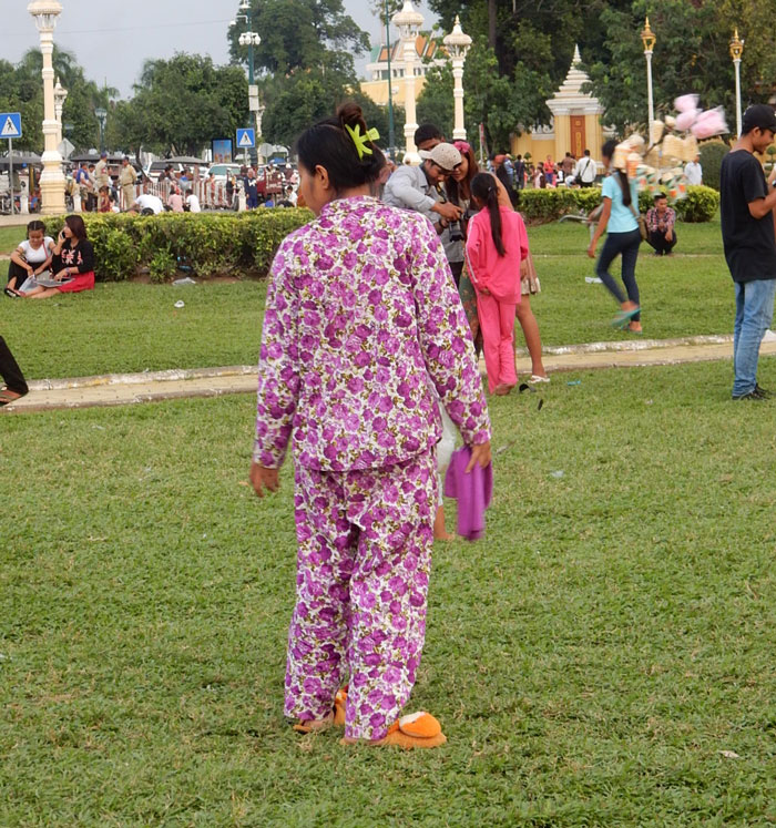 Guy Is Annoyed With Neighbor’s Late Evening Chats On The Phone By His Window, Chooses Pettiness Guy Is Annoyed With Neighbor’s Late Evening Chats On The Phone By His Window, Chooses Pettiness