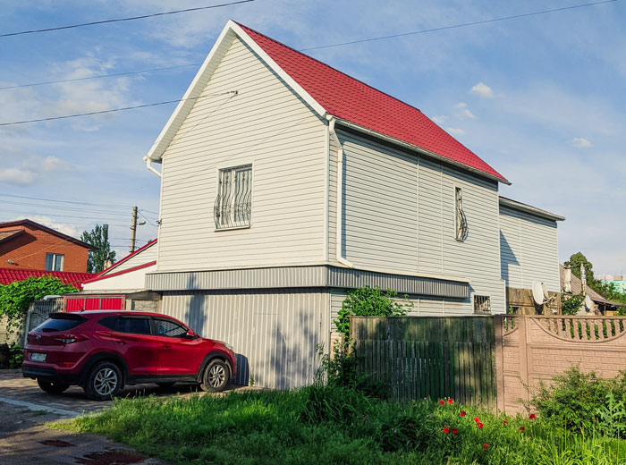 Man Wonders If He Went Too Far By Stopping Parental Duties After Wife Said He's Not Her Kids' Dad Man Wonders If He Went Too Far By Stopping Parental Duties After Wife Said He's Not Her Kids' Dad
