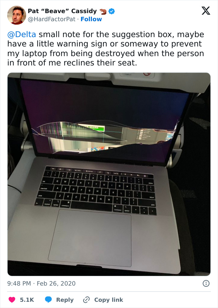 Guy Gets His Laptop Obliterated By A Passenger As He Reclines His Seat, Folks Talk Plane Etiquette Guy Gets His Laptop Obliterated By A Passenger As He Reclines His Seat, Folks Talk Plane Etiquette