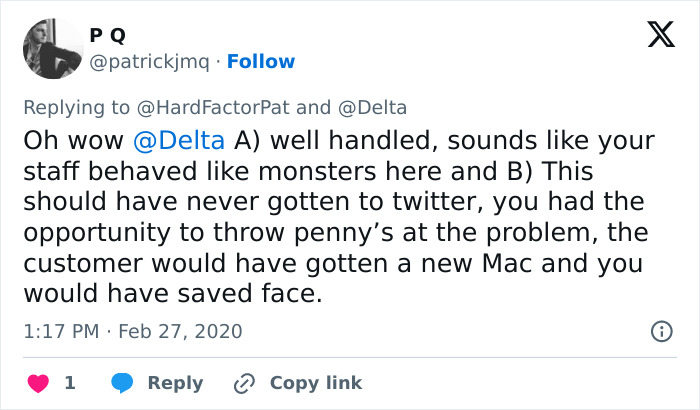 Guy Gets His Laptop Obliterated By A Passenger As He Reclines His Seat, Folks Talk Plane Etiquette Guy Gets His Laptop Obliterated By A Passenger As He Reclines His Seat, Folks Talk Plane Etiquette