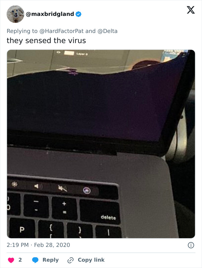 Guy Gets His Laptop Obliterated By A Passenger As He Reclines His Seat, Folks Talk Plane Etiquette