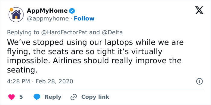 Guy Gets His Laptop Obliterated By A Passenger As He Reclines His Seat, Folks Talk Plane Etiquette Guy Gets His Laptop Obliterated By A Passenger As He Reclines His Seat, Folks Talk Plane Etiquette