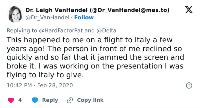 Guy Gets His Laptop Obliterated By A Passenger As He Reclines His Seat, Folks Talk Plane Etiquette Guy Gets His Laptop Obliterated By A Passenger As He Reclines His Seat, Folks Talk Plane Etiquette
