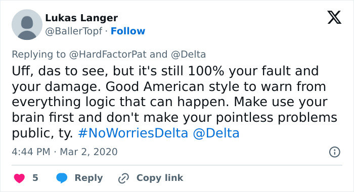 Guy Gets His Laptop Obliterated By A Passenger As He Reclines His Seat, Folks Talk Plane Etiquette Guy Gets His Laptop Obliterated By A Passenger As He Reclines His Seat, Folks Talk Plane Etiquette