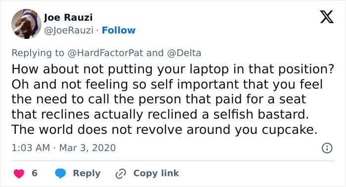 Guy Gets His Laptop Obliterated By A Passenger As He Reclines His Seat, Folks Talk Plane Etiquette Guy Gets His Laptop Obliterated By A Passenger As He Reclines His Seat, Folks Talk Plane Etiquette