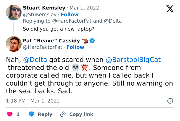 Guy Gets His Laptop Obliterated By A Passenger As He Reclines His Seat, Folks Talk Plane Etiquette Guy Gets His Laptop Obliterated By A Passenger As He Reclines His Seat, Folks Talk Plane Etiquette