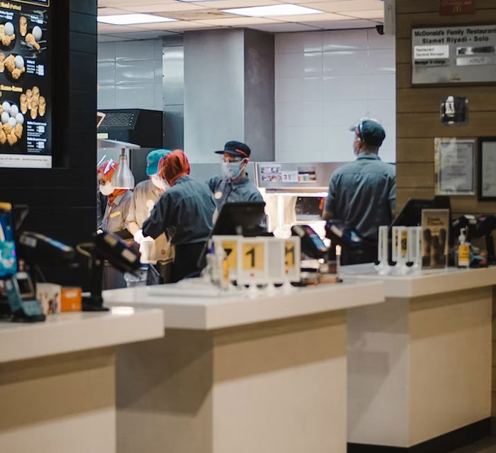 “I’ll Pay For The Food That I Ordered”: Woman Refuses To Pay For Someone Else’s More Expensive Food “I’ll Pay For The Food That I Ordered”: Woman Refuses To Pay For Someone Else’s More Expensive Food